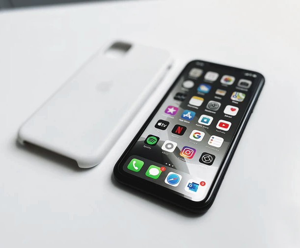 iPhone 11 玩游戏时会自动降低亮度是什么原因？