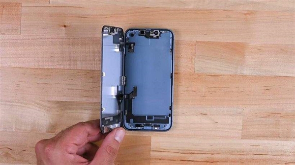 ifixit大幅下调iPhone 14可维修评分！苹果官方维修政策太苛刻