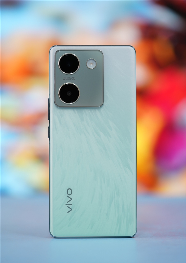 vivo史上最轻薄5000mAh手机！vivo Y100图赏