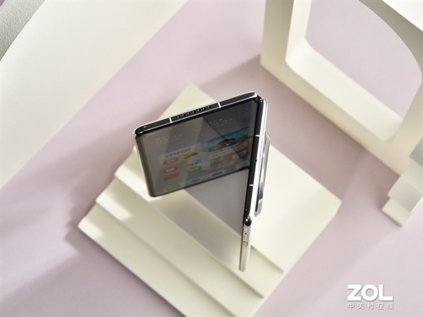 只贵1块钱！三星Galaxy Z Fold5打得过华为Mate X3吗？