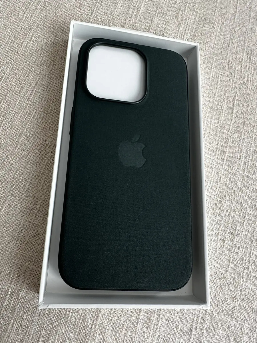 网友开箱苹果 iPhone 15 系列 FineWoven 保护壳