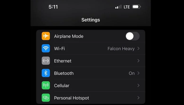 苹果 iPhone 15 系列机型可兼容网线连接，比 Wi-Fi 更快、更稳定