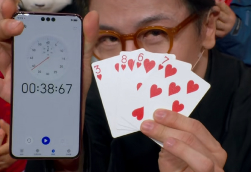 央视春晚“含华量”极高！华为Mate 60 RS非凡大师、Mate X5等春晚刷屏