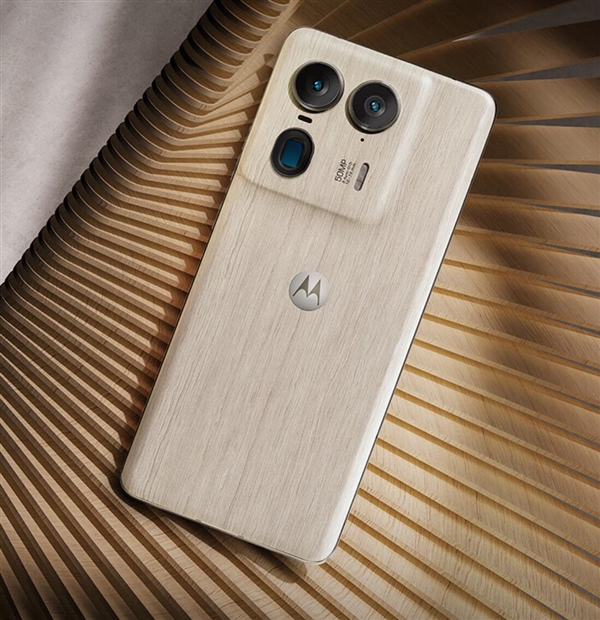 最强骁龙8s Gen3旗舰！moto X50 Ultra发布：3999元起